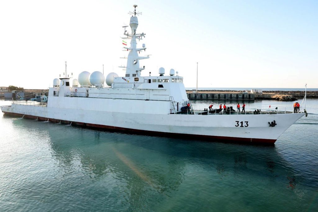 تفنگداران دریایی ارتش روی ناو زاگرس نیروی دریایی همراه با اسلحه مصاف