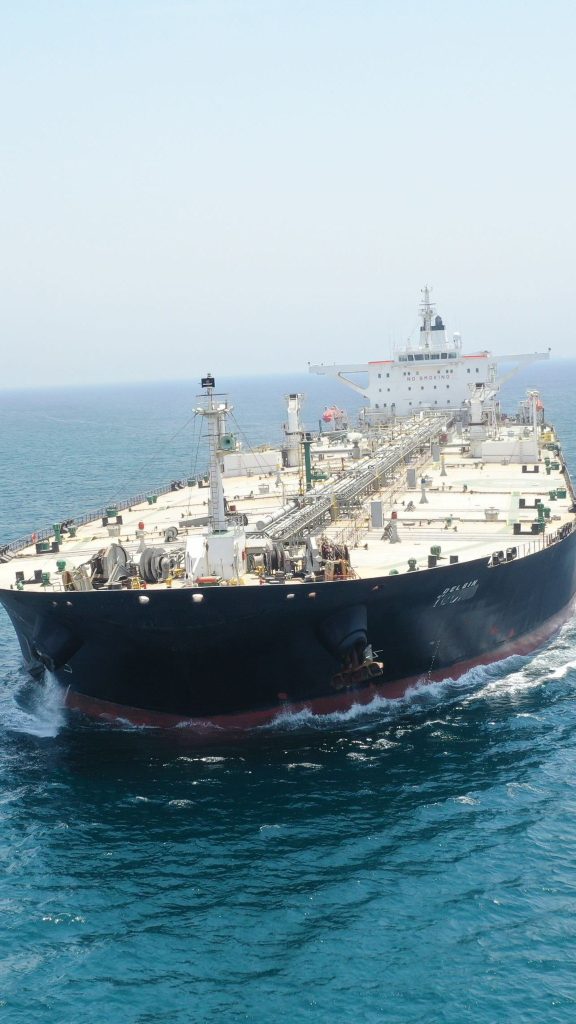 عکس نفتکش دلبین - عکاس عادل تورنگ