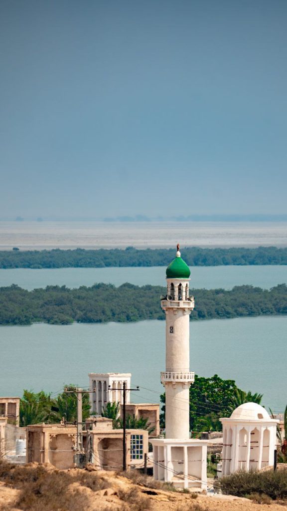 بادگیرها و جنگل حرا جزیره لافت قشم