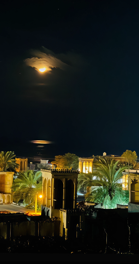 بادگیرهای بندر لافت قشم در شب‌های شرجی تابستان 1404